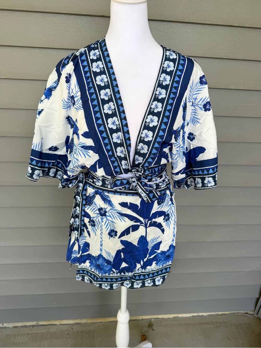 NWOT Women’s Small 2-Piece Tropical Bird Print Wrap Set – Blue & White